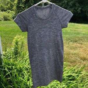 Lululemon gray sports top